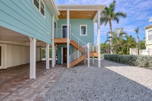 Exterior - Salt Y Sol by FVC - 3 Bedroom, 3 Bath Pool/Canal Home (Longboat Key)