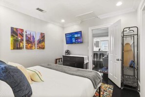 1 bedroom, WiFi, bed sheets - New! NOLA Hideaway, Cozy 1 Bedroom Steps from FQ! (New Orleans)