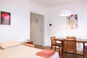 3 camere, accesso a Internet, lenzuola