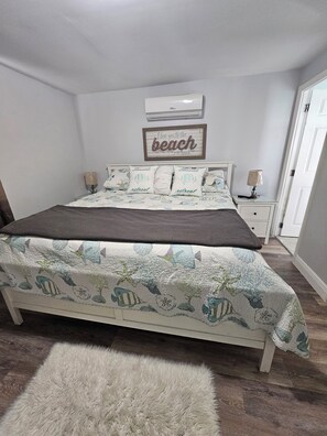 3 bedrooms, Internet, bed sheets - Waterfront Getaway in Key Largo with 60-Foot Dock and Pool (Key Largo)