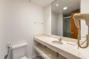Bathroom - Your Complete Stay in a Building With Pool and Gym, 290m From Shopping da Bahia - Ibfs (Salvador)