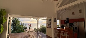 Comfortable villa with swimming pool and sea view