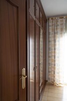 Habitación estándar, 1 cama de matrimonio, balcón, vistas a la ciudad
