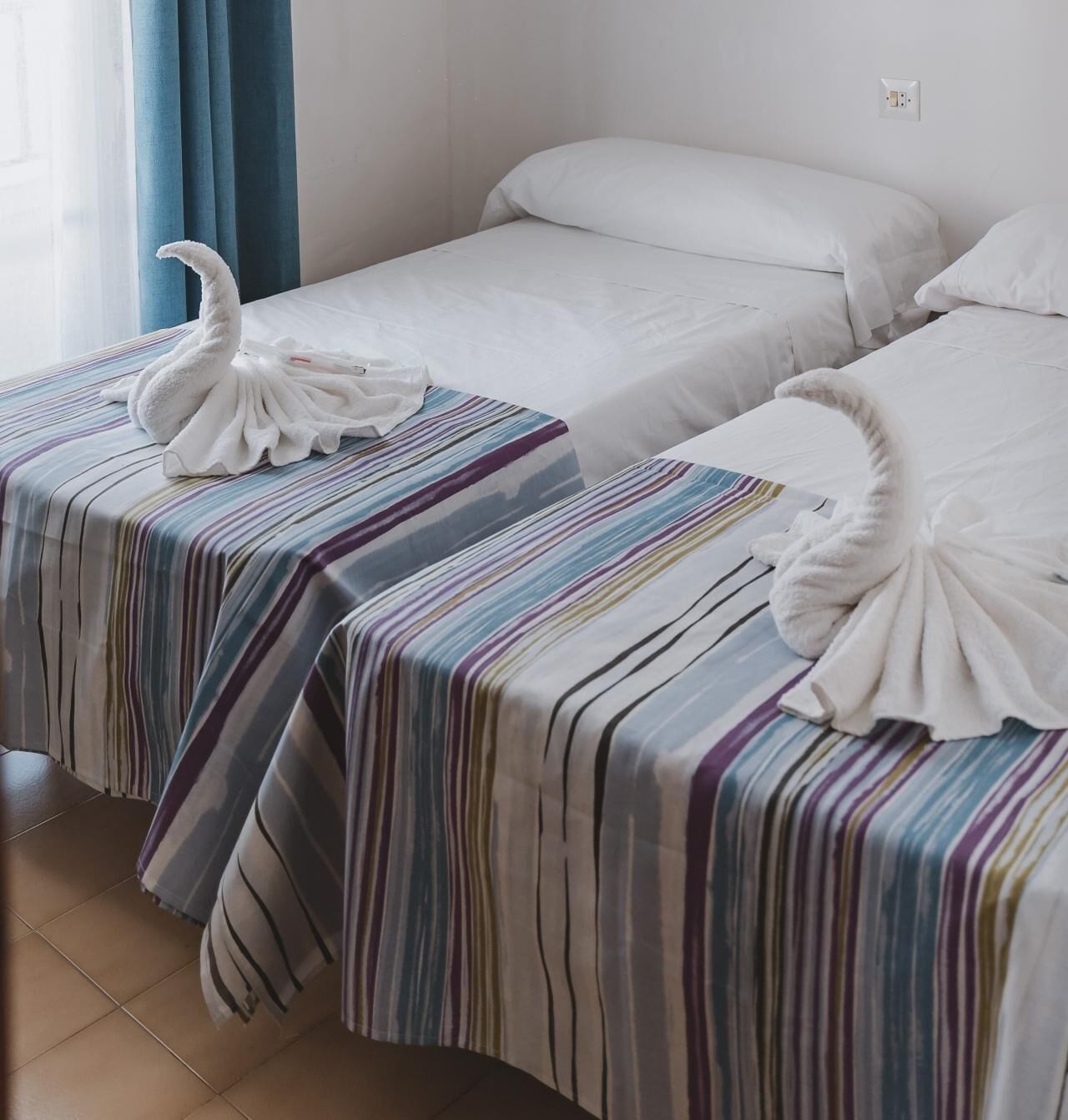 Chambre Standard, 2 lits une place, balcon, vue ville