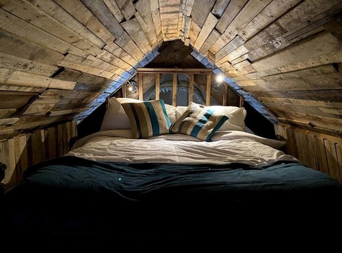 Themed 3 bedroom cottage, with bar & pool table