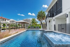 A heated pool - 🌊Private Pool | Luxury Professionally Designed Home | Turtle Time🐢 (Fort Myers Beach)