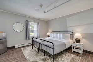 1 bedroom, free WiFi, bed sheets - The Pine Street Inn - Room 7 (Watertown)