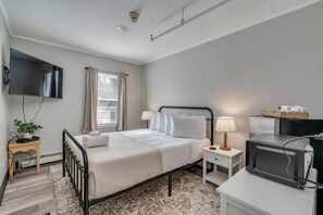 1 bedroom, free WiFi, bed sheets - The Pine Street Inn - Room 6 (Watertown)