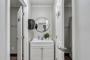 Hair dryer, towels, soap, shampoo - The Pine Street Inn - Room 6 (Watertown)