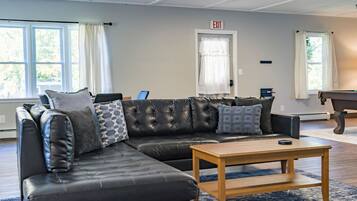 Smart TV, table tennis