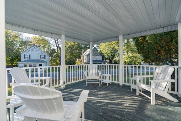 Terrace/patio - The Pine Street Inn - Room 3 (Watertown)