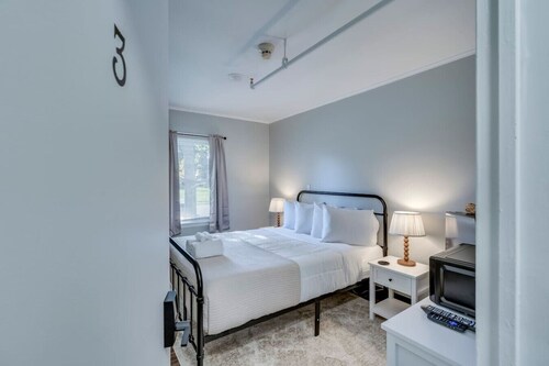 The Pine Street Inn - Room 3