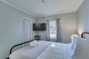 1 bedroom, WiFi, bed sheets - The Pine Street Inn - Room 3 (Watertown)