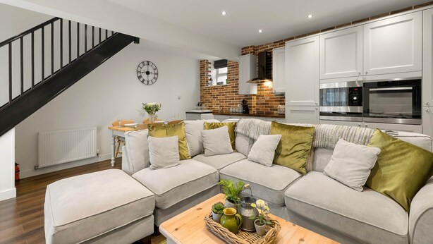 Smart TV, books - Period Cottage Settle (Settle)