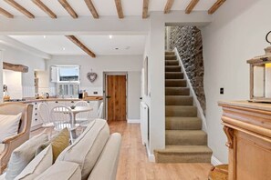 Smart TV, fireplace, books - Luxury Cottage Gargrave (Gargrave)
