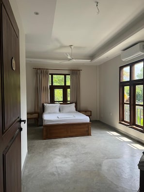 Family Double Room, Lagoon View | Desk, laptop workspace, free WiFi