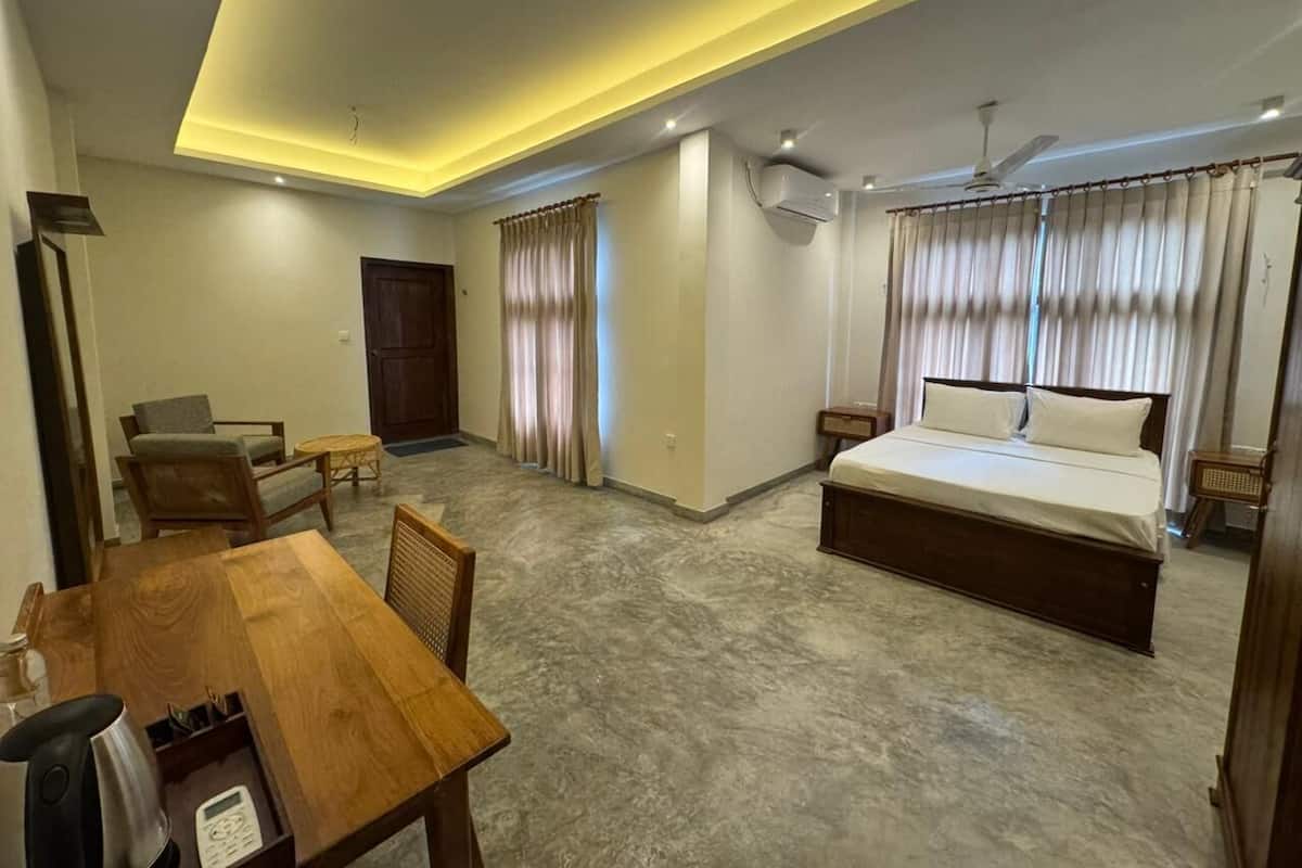 Family Double Room, Lagoon View | Desk, laptop workspace, free WiFi