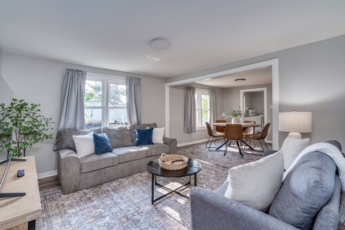 Upper Apartment on Pine Street