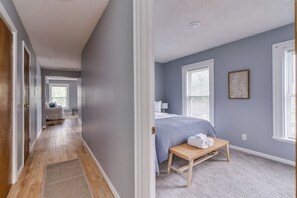 Travel cot, free WiFi, bed sheets - The Listing Loft - Apt 1 (Carthage)