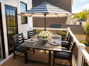 Outdoor dining - Magnolia Breeze Modern Coastal Charm (Wildwood)