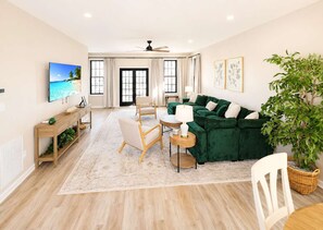 TV - Magnolia Breeze Modern Coastal Charm (Wildwood)
