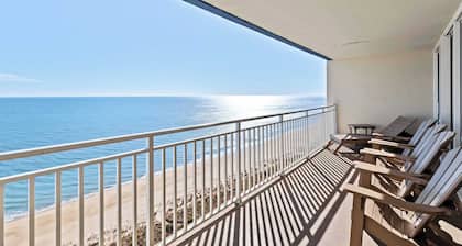 Carousel 2202 | Pools, Ice Rink, Arcade, Gym!