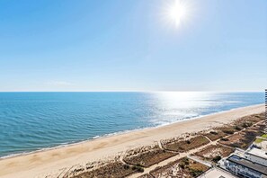 On the beach - Carousel 2202 | Pools, Ice Rink, Arcade, Gym! (Ocean City)