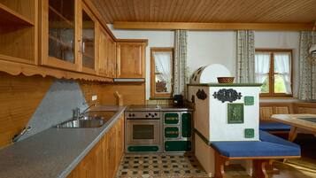 Fridge, oven, dishwasher, coffee/tea maker