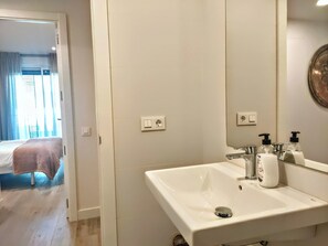 Shower, hair dryer, towels - Cosy Holiday Apartment in Javea (Javea)