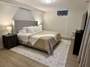 2 chambres, coffres-forts dans les chambres, fer et planche à repasser