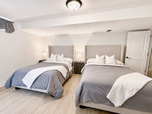 2 bedrooms, iron/ironing board, free WiFi - Genesee Haus- Frankenmuth Vacation Homes (Frankenmuth)