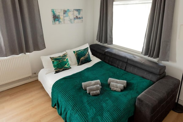 1 chambre, fer et planche à repasser, Wi-Fi gratuit, draps fournis