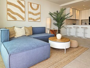 TV - Penthouse apartment in Estepona, 2km from Azata Golf (Estepona)