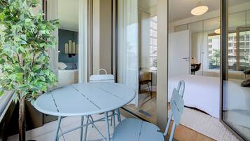 1 bedroom, iron/ironing board, internet, bed sheets