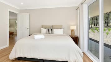 3 bedrooms, iron/ironing board, WiFi, bed sheets