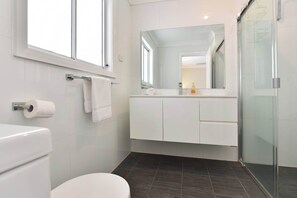 تجهيزات دش، مجففات شعر، مناشف