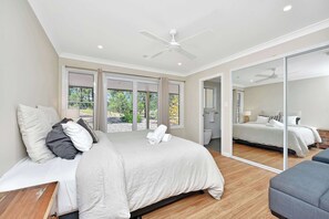 3 habitaciones, tabla de planchar con plancha, wifi y ropa de cama 