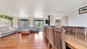 Listing image 12 - Shiraz Homestead | Vineyard View (Pokolbin)