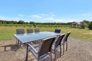Outdoor dining - Shiraz Homestead (Pokolbin)