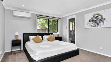 4 bedrooms, desk, iron/ironing board, WiFi