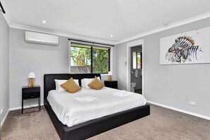 4 bedrooms, desk, iron/ironing board, WiFi