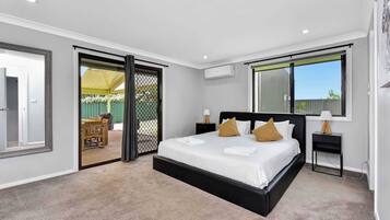 4 bedrooms, desk, iron/ironing board, WiFi