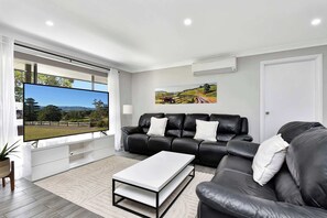 TV, fireplace, stereo, offices - Duckenfield Haven Sum (Duckenfield)