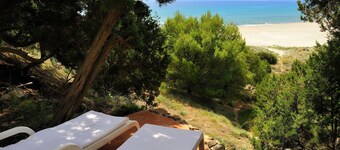 Villa Bau Cannas – Bright Beachfront Villa with Private Garden in Sardinia