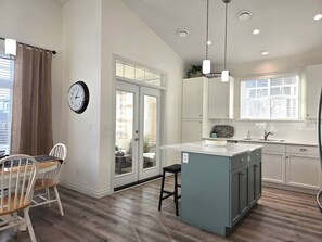 Interior - qtCottage #1 (Osoyoos)