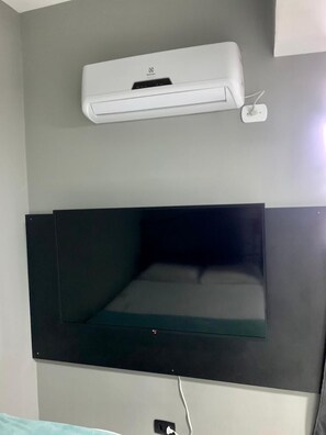 Suite junior, balcón, vista al mar | Cortinas blackout, tabla de planchar con plancha y wifi gratis 