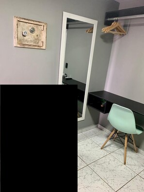 Suite junior, balcón, vista al mar | Cortinas blackout, tabla de planchar con plancha y wifi gratis 