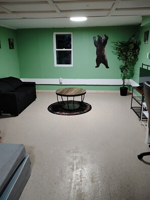 Een smart-tv en een open haard