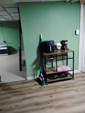 Interior - Charming 1-bedroom lower level house in Wytheville close to downtown. Sleeps 6-7 (Wytheville)