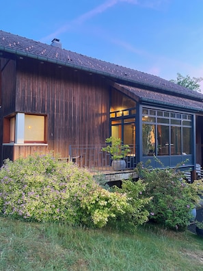 Exterior - Bioclimatic chalet with yurt and Nordic bath in the mountains (Le Ménil)